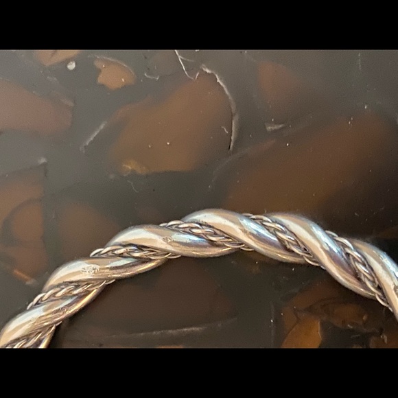Sterling silver twist bangle, 43 grams, fits M/L - Picture 2 of 3